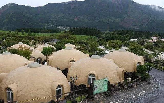 Resistant to 13 force winds and 7 magnitude earthquakes, this special homestay is amazing