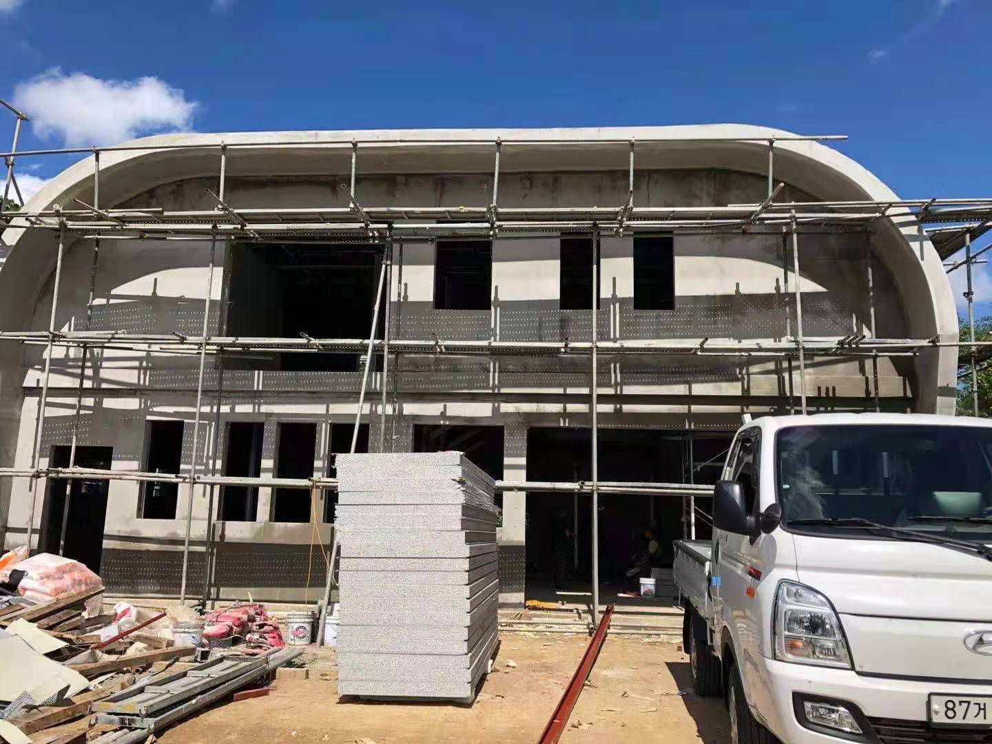 Double-deck balcony custom house